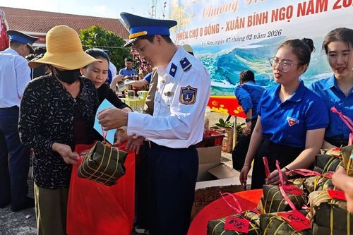 Xuân ấm áp nơi đầu sóng – Thắm đượm nghĩa tình quân dân Lý Sơn