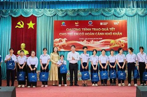 Trao hơn 6.000 suất quà Tết tặng trẻ em hoàn cảnh khó khăn