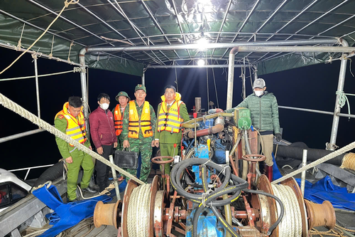 Quảng Ninh: Bắt phương tiện khai thác tận diệt