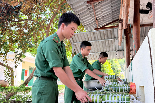 Tết sớm ở Gành Dầu