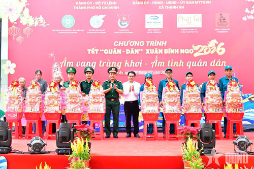 Ấm áp 'Tết quân dân' tại xã đảo Thạnh An