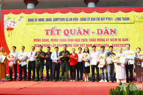 'Tết quân dân' ấm áp, nghĩa tình tại xã An Viễn