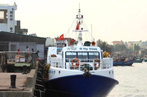 Không để người dân Lý Sơn lỡ Tết vì thời tiết xấu