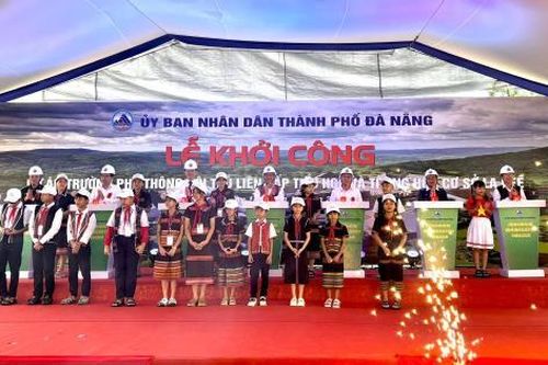 Phấn đấu hoàn thành phần thân công trình trước 30-4
