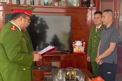 Khởi tố 3 đối tượng gây rối