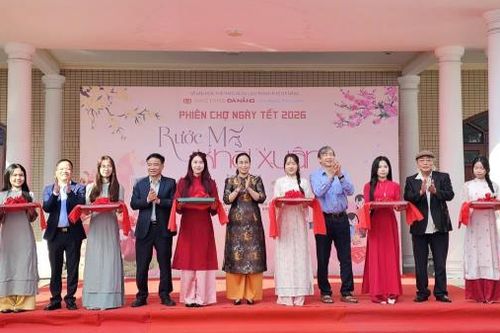 Rộn ràng Phiên chợ ngày Tết 'Rước mã khai xuân' ở Bảo tàng Đà Nẵng