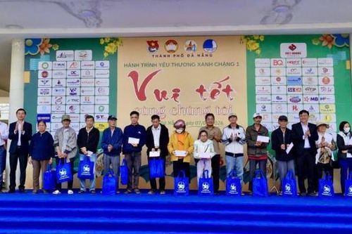 Hội Doanh nhân trẻ Đà Nẵng trao hơn 1.100 suất quà Tết đến người dân khó khăn