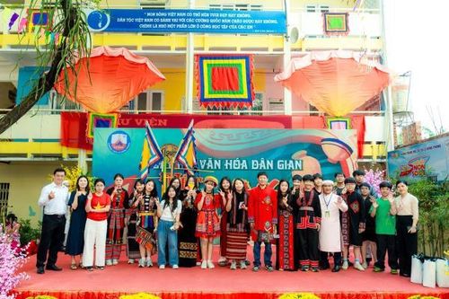 Học sinh Hàn Quốc trải nghiệm Tết Việt tại Trường THCS Lê Hồng Phong