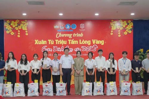 'Xuân từ triệu tấm lòng vàng' tiếp sức sinh viên khó khăn đón tết xa nhà
