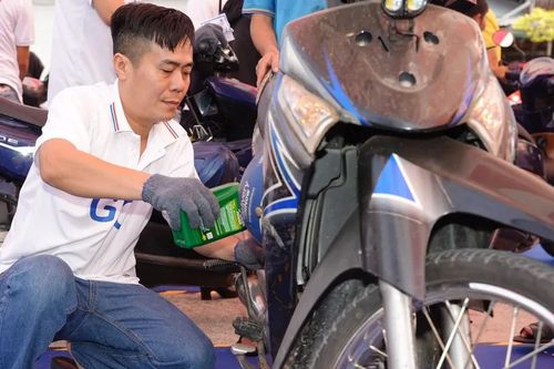 2.000 công nhân được kiểm tra xe miễn phí trước khi về quê