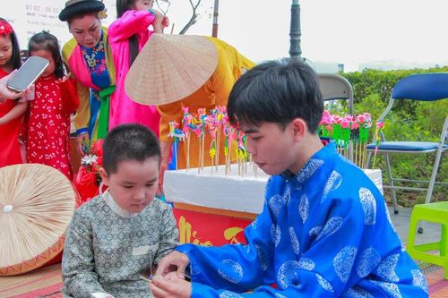 Rộn ràng tái hiện phiên chợ Tết xưa
