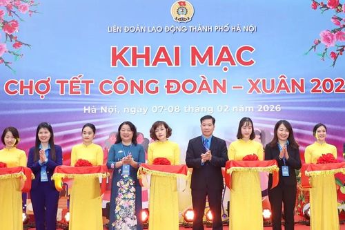 Hà Nội trao hàng ngàn phiếu mua hàng, suất quà tại chợ tết công đoàn
