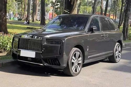 Rolls-Royce Cullinan Series II hơn 50 tỷ đồng lăn bánh tại Tp.HCM
