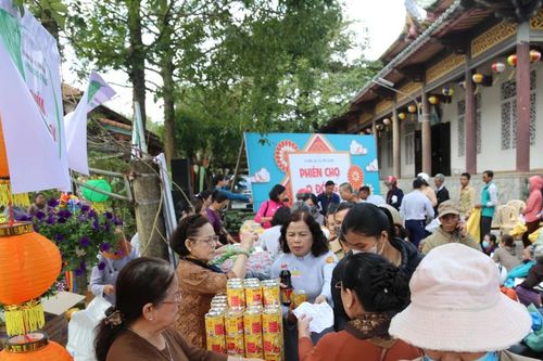 Phiên chợ '0 đồng' mang Xuân đến sớm với người yếu thế ở Quảng Trị