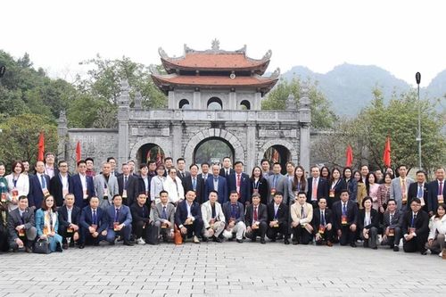 Đoàn kiều bào dự Chương trình Xuân Quê hương 2026 tham quan Khu di tích lịch sử – văn hóa Cố đô Hoa Lư