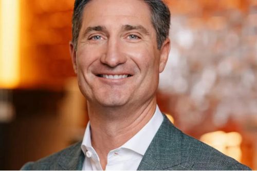 CEO Starbucks tung chiến lược thay đổi lớn để kéo khách hàng trở lại