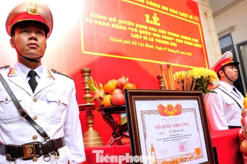 Cấp bằng Tổ quốc ghi công cho thiếu tá công an hy sinh khi bắt 'cát tặc'