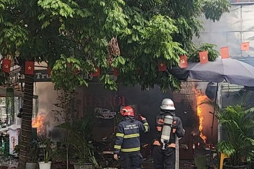 Hà Nội: Cháy quán cà phê ở Văn Phú, cột khói bốc nghi ngút