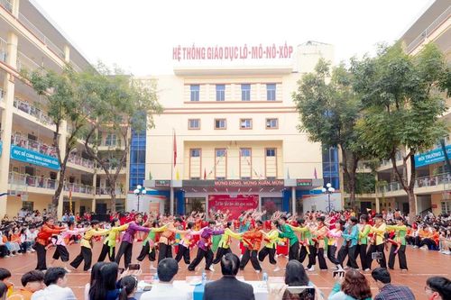 Lễ hội đậm hồn Việt giúp học sinh chạm vào cội nguồn