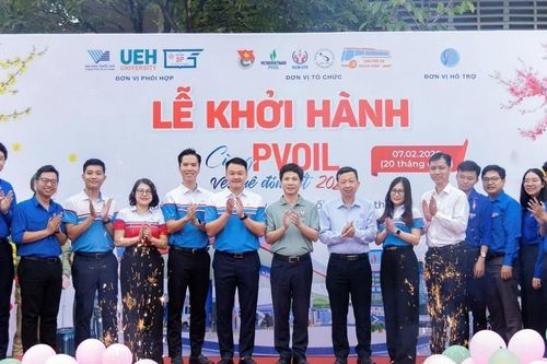 PVOIL tổ chức 25 chuyến xe miễn phí đưa hơn 1.000 sinh viên về quê đón Tết Xuân Bính Ngọ 2026