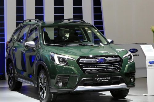 Tồn nhiều xe gầm cao đời cũ, hãng giảm giá 'mạnh tay' dịp giáp Tết