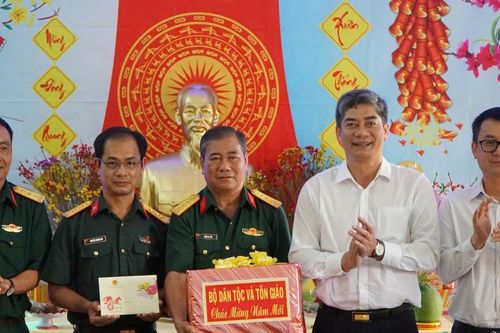 Thứ trưởng Y Vinh Tơr thăm, chúc Tết Đoàn Kinh tế - Quốc phòng 959