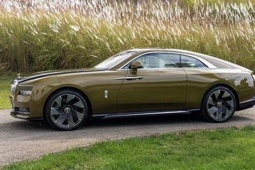 Mới mua 4 tháng, xe siêu sang Rolls-Royce Spectre chạy điện phải sửa vì lỗi pin