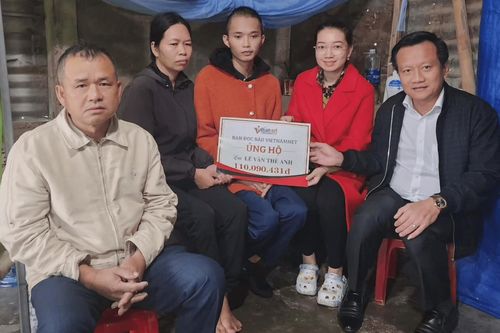 Trao hơn 110 triệu đồng đến gia đình em Lê Văn Thế Anh ở Quảng Trị