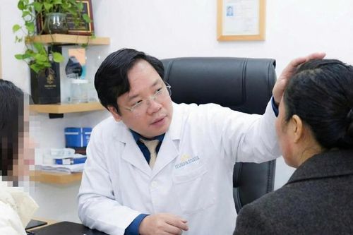 Gặp họa khi đang gội đầu, được mời làm đẹp 'cấp tốc' đón Tết