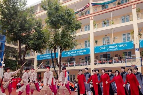 Trải nghiệm văn hóa dân tộc trong lễ hội dân gian