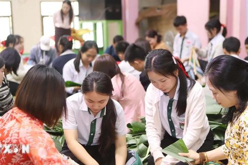 Đậm sắc màu văn hóa Việt trong ngày Tết cổ truyền tại Lào