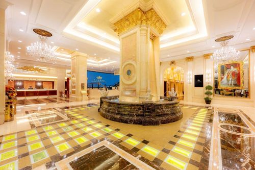 Giá vàng thế giới tăng mạnh, khách sạn ở Macau tháo dỡ 'lối đi lát gạch vàng' thu về bộn tiền