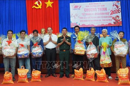 Lực lượng vũ trang chung tay chăm lo Tết cho học sinh, người có hoàn cảnh khó khăn