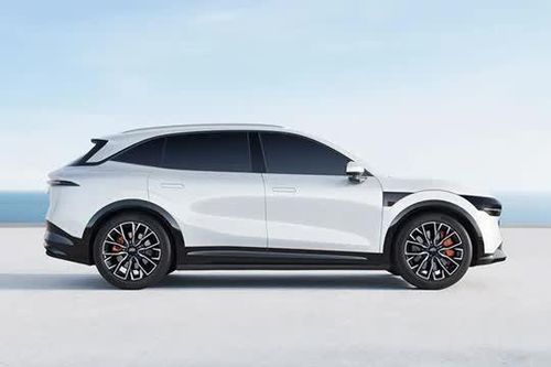 SUV công suất 646 mã lực, giá giá hơn 1,2 tỷ đồng
