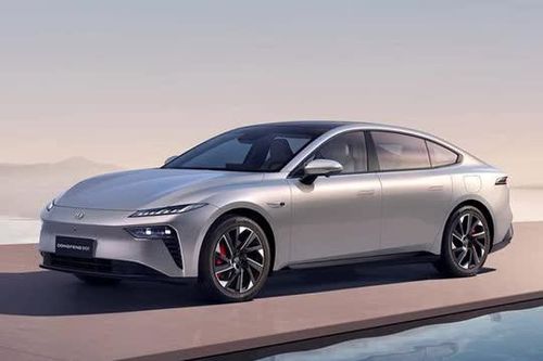 Xe sedan hạng D công suất 544 mã lực, trang bị tiên tiến, giá hơn 1,1 tỷ đồng