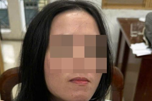 Giấu 'bí mật' bên trong áo ngực, người phụ nữ tưởng tinh vi nhưng vẫn bị Công an phát hiện