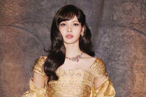 Lisa (BLACKPINK) bị chỉ trích sau khi báo tin mừng
