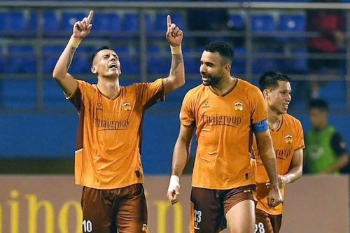 'Tiểu Công Vinh' ghi bàn như Messi, HAGL đánh bại Ninh Bình