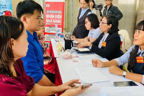 Lao động thời vụ mùa Tết: Sinh viên được 'săn đón', đề phòng 'bẫy' tuyển dụng