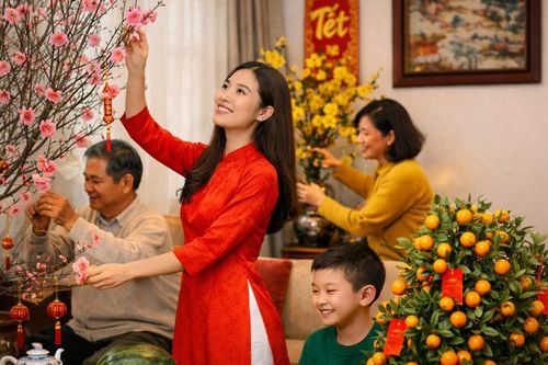 Người dân chơi hoa Tết sớm