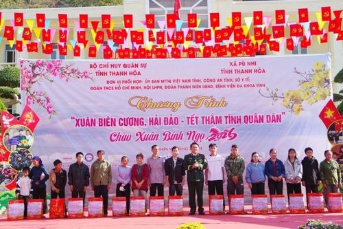 'Xuân biên cương, hải đảo - Tết thắm tình quân dân'