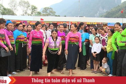 'Tó mắc lẹ' - Trò chơi độc đáo ngày xuân