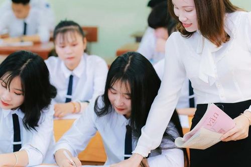 Bộ Giáo dục: Cấm ép phụ huynh, học sinh tham gia các hoạt động tự nguyện