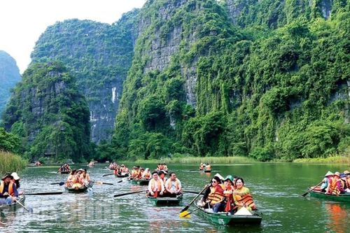 Giảm rác thải nhựa hướng tới phát triển du lịch xanh bền vững tại Việt Nam