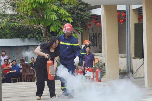 An Minh: Gần 1.300 người thực hành kỹ năng phòng cháy, chữa cháy