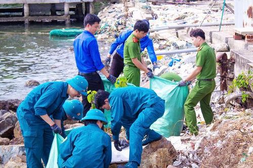Đoàn Thanh niên 4 xã tham gia Chiến dịch 'Hãy làm sạch biển'