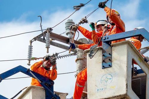 Bảo đảm nguồn điện xuyên suốt phục vụ Tết