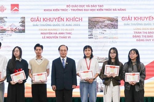 Sinh viên 'tái thiết' chợ Long Biên