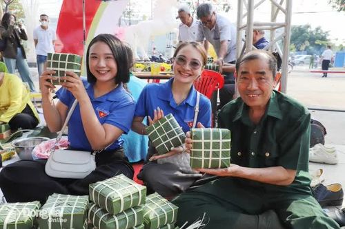 Khai mạc Hội thi gói, nấu bánh chưng, bánh tét Xuân Bính Ngọ 2026