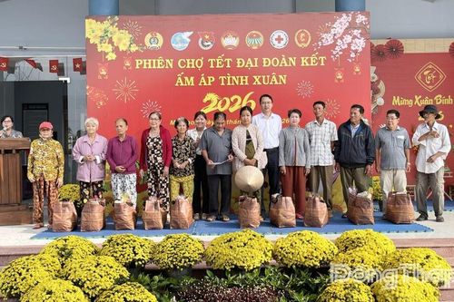 Phường Mỹ Tho: Tổ chức phiên chợ 'Tết Đại đoàn kết - Ấm áp tình xuân'